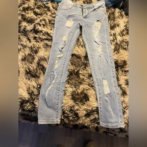 Man ripped skinny jeans